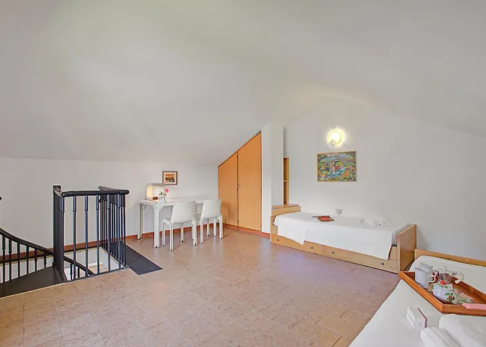 Casa Virginia 펜션 라베노-몸벨로